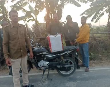 कुचायकोट: कुर्मिटोला गांव के पास उत्पाद टीम ने 2 कार्टन शराब के साथ बाइक सवार 2 युवकों को किया गिरफ्तार