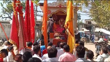 नैनवां: गढ़ चौक से 10 दिवसीय श्री खाटू श्याम पदयात्रा का हुआ प्रारंभ, कस्बे में जगह-जगह लोगों ने किया स्वागत