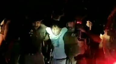 भदोही: लूट की घटना में शामिल बदमाश को पुलिस ने मुठभेड़ के दौरान बुधवार को सनशाइन स्कूल के पास से किया गिरफ्तार