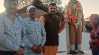 शाहनगर: विकास यात्रा के दौरान मेन्हा में अमर शहीद स्मारक पर दी गई श्रद्धांजलि, जन प्रतिनिधि व प्रशासकीय अधिकारी रहे मौजूद