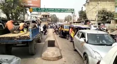 कटिहार: कटिहार के मिरचाईबाड़ी में हर घंटे जाम लगने से राहगीर है परेशान।