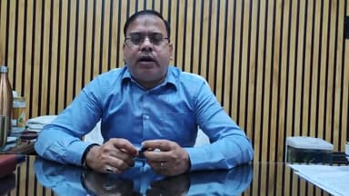 लोहरदगा: लोहरदगा नगर परिषद सभागार में आंतरिक राजस्व को लेकर हुई बैठक, इस बार 11 परसेंट की करनी है बढ़ोतरी- EO देवेंद्र कुमार