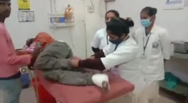 जौनपुर: नईगंज में आज ई रिक्शा और मोटरसाइकिल की भिड़ंत में राजेश नामक व्यक्ति हुआ घायल उपचार के लिए जिला अस्पताल लाया गया