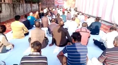 ज्ञानपुर: भदोही में पतंजलि योग समिति द्वारा आयोजित योग शिविर का कालीन निर्यातक रवि पटौदीया ने किया शुभारंभ