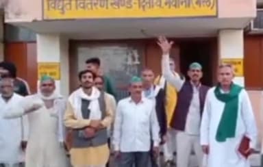 मवाना: विद्युत वितरण खंड दि्तीय मवाना कार्यालय पर भारतीय किसान यूनियन के कार्यकर्ताओं ने दिया धरना
