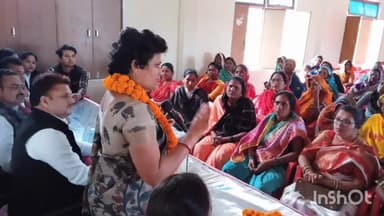 रॉबर्ट्सगंज: सपा जिला कार्यालय पर पहुंची समाजवादी महिला सभा की प्रदेश अध्यक्ष रिबू श्रीवास्तव, महिलाओं ने किया जोरदार स्वागत