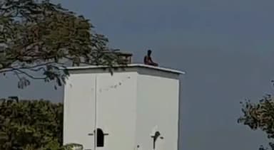 राजगीर: नालंदा विश्वविद्यालय में एक मानसिक विक्षिप्त युवक ने 40 फीट ऊंची पानी की टंकी पर चढ़कर किया हंगामा, किया गया रेस्क्यू