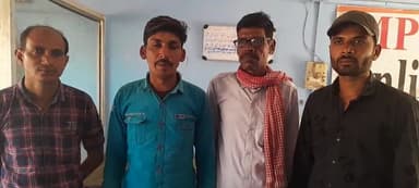 कुरवाई : क्षेत्र के दांगी क्षत्रिय युवाओं ने सुभाष बोहत एडवोकेट को पुनः टिकट दिए जाने कि कांग्रेस हाईकमान श्री कमलनाथ जी से मांग की, क्षेत्र के हर समाज जाति धर्म के व्यक्तियों का मिल रहा है समर्थन ।