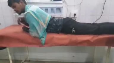 जमुई: बाइक चोरी मामले में नौडीहा और सिंगारपुर के कुछ युवकों के द्वारा  एक युवक को खैरा बगीचा के समीप ले जाकर, किया पिटाई