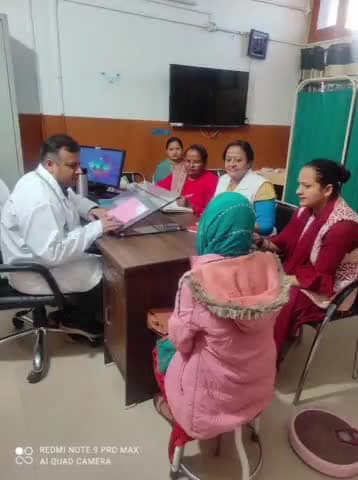 मोरनी: प्राथमिक चिकित्सा केंद्र मोरनी में प्रधानमंत्री मातृत्व योजना के तहत 20 गर्भवती महिलाओं की स्वास्थ्य जांच की गई