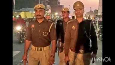गोंडा: आर्य नगर चौकी प्रभारी के नेतृत्व में पुलिसकर्मियों ने कस्बे में पैदल गश्त कर लोगों को दिलाया सुरक्षा का एहसास