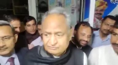 अलवर: मंत्री जूली के कार्यालय पर सीएम गहलोत ने कहा- ओपीएस रुकने वाली नहीं, केंद्र सरकार को ईआरसीपी की भी करनी पड़ेगी घोषणा