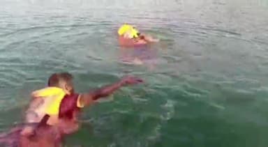 सूरजपुर: गेज नदी में पलटी नाव, पति-पत्नी हुए लापता