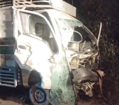 कैसरगंज: कैसरगंज टोल प्लाजा के पास मैजिक वाहन व ट्रक के बीच हुई टक्कर, दो लोग हुए घायल व एक की मौत