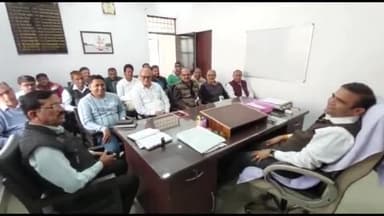 दातागंज: उपजिलाधिकारी धर्मेंद्र सिंह ने दातागंज एसडीएम का संभाला कार्यभार, तहसील स्टाफ के साथ बैठक कर दिए जरूरी दिशा-निर्देश