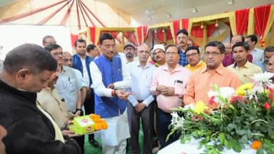 कांके: मारवाड़ी भवन में सांसद संजय सेठ ने सांसद निधि से मुक्ति वाहन का किया लोकार्पण