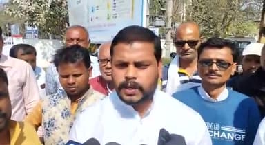 मुशहरी: तरौरा गोपालपुर में हजारों एकड़ भूमि में जल जमाव से हो रहे नुकसान को लेकर विधायक अमर पासवान ने डीएम से की मुलाकात