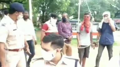 पालीगंज: पटना जिला पालीगंज मध निषेध विभाग की पुलिस ने पाली पटना रोड से तीन शराबियों को गिरफ्तार किया