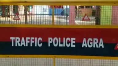 आगरा: आगरा की यातायात पुलिस चालान का शमन शुल्क न जमा करने वालो के खिलाफ करेगी कानूनी कार्यवाही,150 से अधिक वाहन चालक चिन्हित।