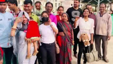 धौलपुर: धौलपुर स्टेशन सेसाईं भक्त शिरडी यात्रा के लिए झेलम एक्सप्रेस से हुए रवाना