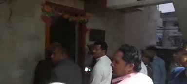 कानपुर: नवाबगंज क्षेत्र के अंतर्गत एनआरआई. हाइट में एक ठेकेदार की पत्नी ने संदिग्ध परिस्थितियों में फांसी लगाकर की आत्महत्या