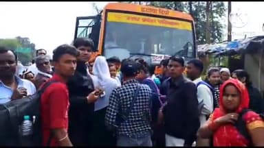 सैफई: इटावा डिपो को मिली नई रोडवेज बस पहले दिन ही सवारियां लेकर दिल्ली जाते समय बैदपुरा कस्बे में हुई खराब,यात्री हुए परेशान।