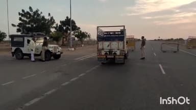 जैसलमेर: सदर थाना पुलिस ने जैसलमेर रोड पर कार्रवाई करते हुए 15 वाहनों के काटे चालान, वसूल की जुर्माना राशि