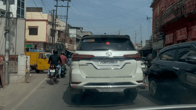 #गोरखपुर की सडक पर #विधायक की #गाडी बिना नंबर की #traffic_police_gorakhpur