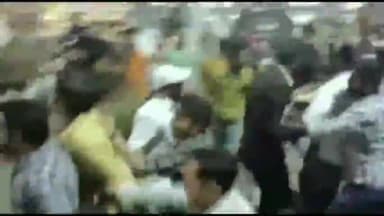 सागर नगर: कमलनाथ का पुतला दहन करने को लेकर निकले भाजपाई, तीनबत्ती स्थित कांग्रेस कार्यालय के सामने कांग्रेसियों से हुई भिड़ंत