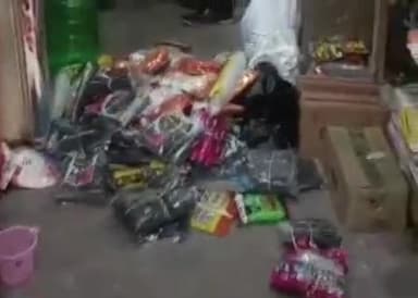 राजगीर: प्लास्टिक मुक्त अभियान के तहत रेलवे स्टेशन रोड पर नगर परिषद के कर्मियों द्वारा छापेमारी अभियान चलाया गया