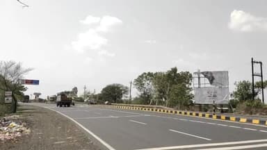 मंदसौर: नया खेड़ा हाईवे पर कार को कंटेनर ने मारी टक्कर 3 लोग घायल कंटेनर चालक के खिलाफ नई आबादी पुलिस ने किया केस दर्ज