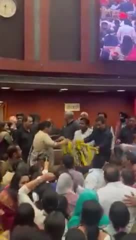 गुंडागर्दी हारी जनता जीती 
दिल्ली में AAP का मेयर चुना गया ।
#orai  #jalaun #delhigram #aamadmiparty 
#aap #aap_party