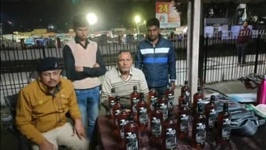 सासाराम: सासाराम GRP थाना की पुलिस ने रांची आरा एक्सप्रेस ट्रेन से अवैध शराब के साथ दो शराब तस्कर को किया गिरफ्तार