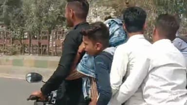 कानपुर: कल्याणपुर में एक बाइक पर 5 सवारियों का वीडियो वायरल, पुलिस कमिश्नर ने कार्रवाई के निर्देश किए जारी