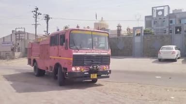 बीकानेर: रानीबाजार स्थित मिलटन के ऑफिस में लगी आग, मौक़े पर पहुंची फायर ब्रिगेड; आग बुझाने का कर रही प्रयास