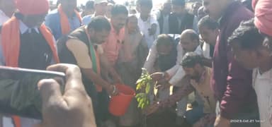 विकास यात्रा में केंद्रीय मंत्री श्री @faggankulaste जी ने वृक्षारोपण किया
#विकास_यात्रा