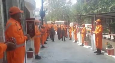 आपरेशन दोस्त को पूरा कर तुर्किए से वाराणसी पहुंची एनडीआरएफ टीम का मुख्यालय पर भव्य स्वागत हुआ