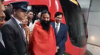 आज #बाबारामदेव लखनऊ के मेट्रो स्टेशन पर पहुंचकर मेट्रो से यात्रा की भारत में उन्होंने लखनऊ में पहलीबारमेट्रोसेयात्राki