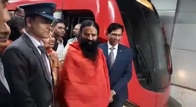 सदर: आज #बाबारामदेव लखनऊ के मेट्रो स्टेशन पर पहुंचकर मेट्रो से यात्रा की भारत में उन्होंने लखनऊ में पहलीबारमेट्रोसेयात्राki