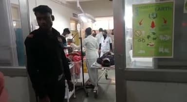 कटनी नगर: विलायत कला इलाके में तेज रफ्तार ट्रक की टक्कर से बाइक सवार 3 लोग हुए घायल, जिला अस्पताल में भर्ती