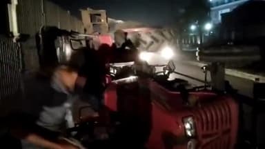 लखीमपुर: एलआरपी चौकी के पास गोला की तरफ से आ रही जेसीबी ने ट्रैक्टर सवार को मारी टक्कर, ट्रैक्टर सवार हुआ गंभीर रूप से घायल