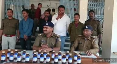 कहरा: सदर थाना पुलिस ने रहुआमणि में छापेमारी कर कार से एक हजार बोतल कोडीन युक्त कफ सिरप के साथ 4 कारोबारियों को किया गिरफ्तार