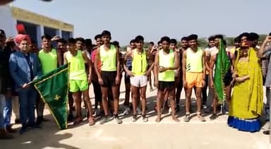 #नशा_मुक्त_नादौती के लिए #आरती_मीना की पहल पर  दौड़े युवा।

नादौती क्षेत्र मे युवाओ मे नशे के खिलाफ  जागरूकता और देश सेवा की भावना को बढावा देने के लिए 1600 मीटर दौड़ प्रतियोगिता आयोजित की।