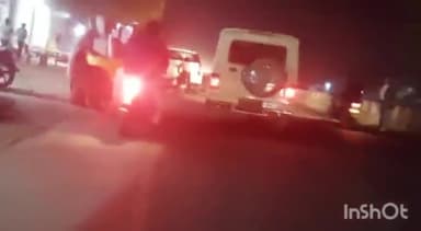 एटा: कासगंज रोड स्थित आईटीआई के सामने खड़ी कार में पीछे से घुसी बाइक, युवक गंभीर रुप से हुआ घायल