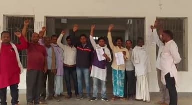 बारसोई: बारसोई प्रखंड कार्यालय मे कंदेलापटोल पंचायत के उप मुखिया सहित सभी वार्ड सदस्यों ने संवेदक के विरुद्ध में शिकायत पत्र बी