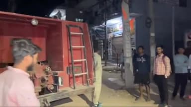 हज़ारीबाग: बाबूगांव चौक स्थित एक लॉज में गैस सिलेंडर फटने से लगी आग, 2 कमरे हुए क्षतिग्रस्त