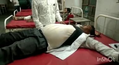 धौलपुर: गरिमा फैक्ट्री के पास मोटरसाइकिल के सामने आवारा जानवर आ जाने से जीजा साले गिरकर हुए गंभीर रूप से घायल