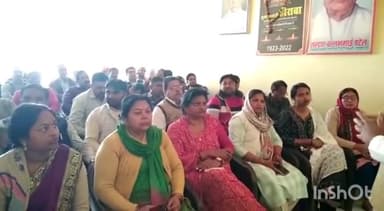 हसनपुर: रहरा मार्ग स्थित भाजपा नेता मनोज शर्मा के आवास पर भाजपा की बैठक में निकाय चुनाव को लेकर कार्यकर्ताओं ने की चर्चा