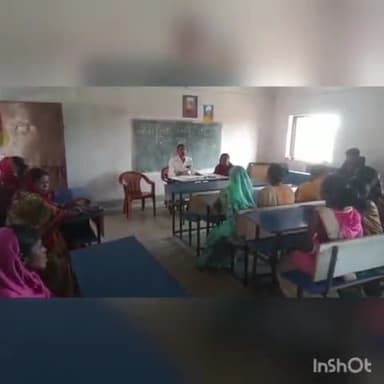 केरेडारी: उत्क्रमित प्राथमिक विद्यालय गुरगुटीया में मासिक बैठक के साथ छात्र छात्राओं को कीट वितरण किया गया