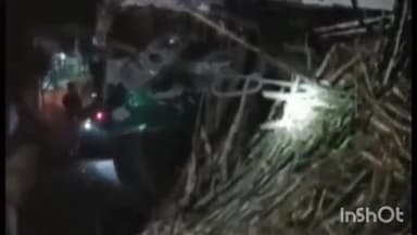 हसनपुर: गजरौला-मार्ग दीपपुर के पास बस ने गन्ना लदी ट्रैक्टर ट्राली को मारी जोरदार टक्कर, ट्रैक्टर चालक सहित तीन लोग घायल